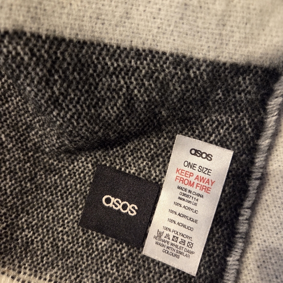 ASOS Oversized Black and Cream Striped Scarf - Picture 4 of 8